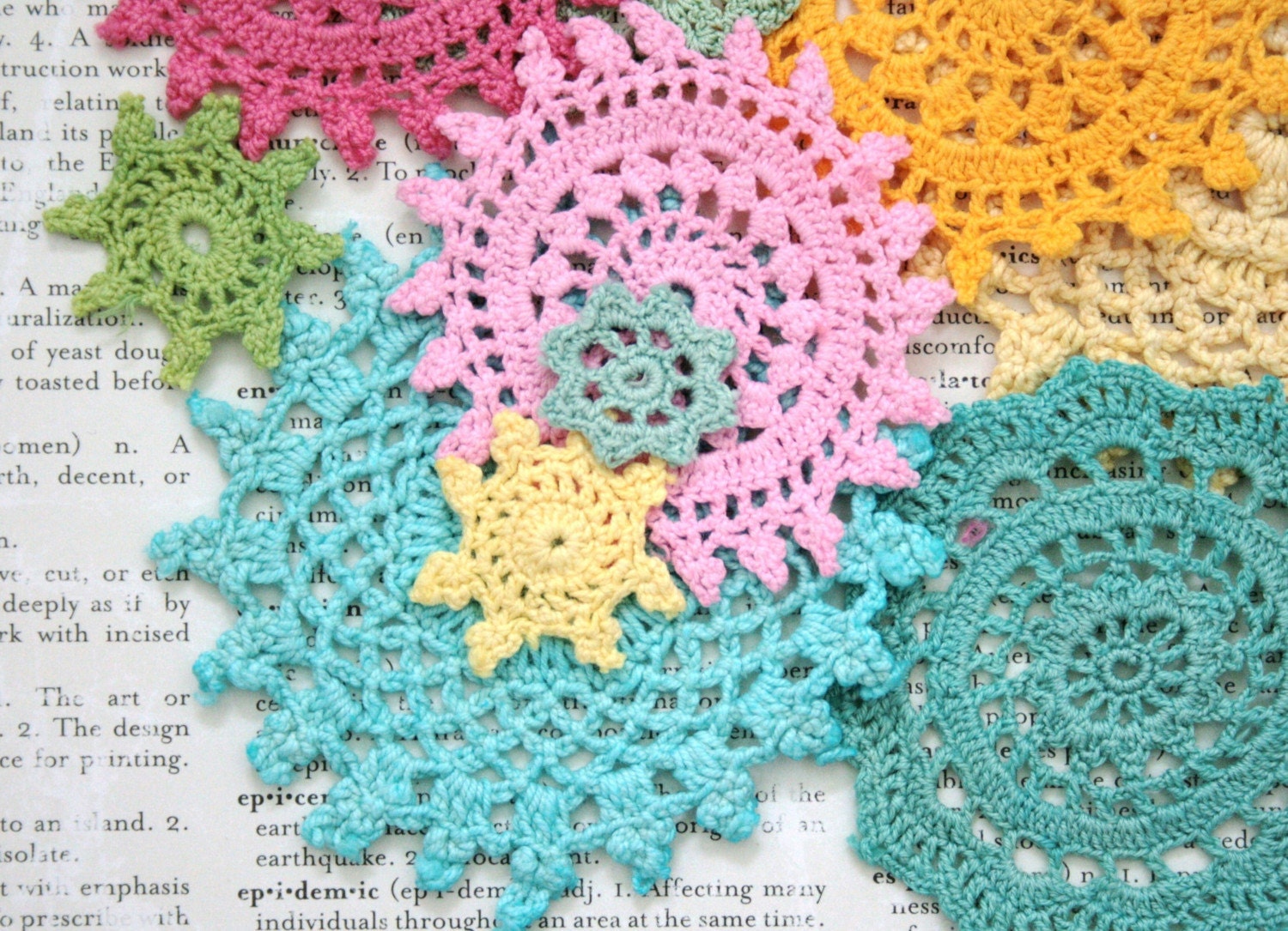 MIXED DOILIES - Mixed Berries 10pk