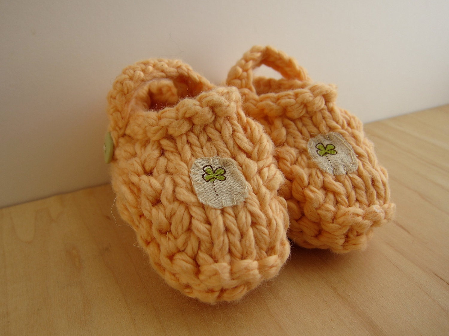 Lucky Clover on Mango Baby Booties 0-3 months
