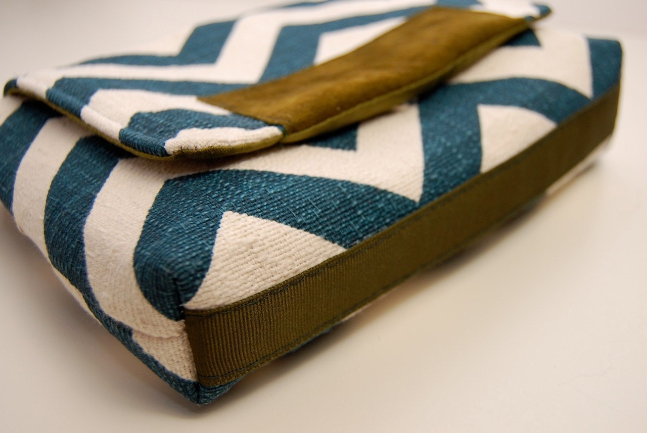 MAROL Cross body in teal and cream chevron with olive green leather