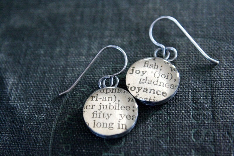 annie earrings in dictionary