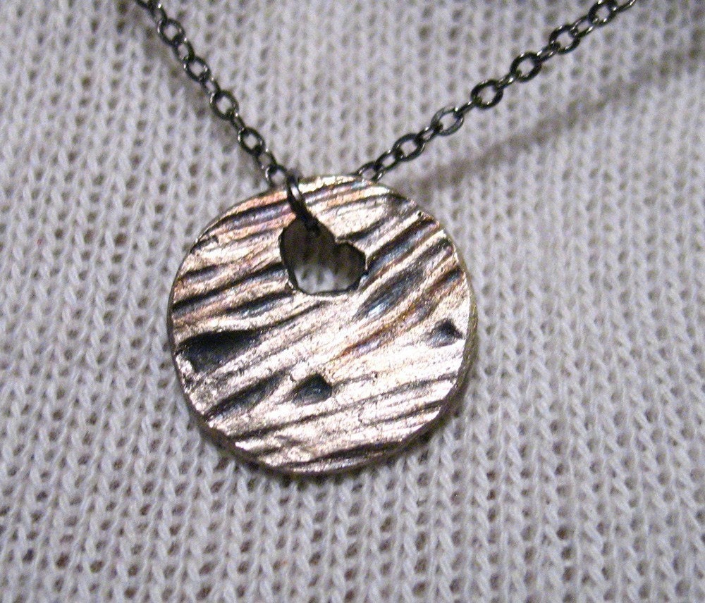 wood grain heart.