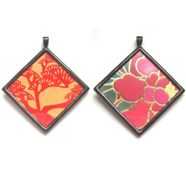 SALE 30% off - Reversible Chinese red envelope pendant (rp484)