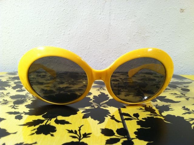 Vintage MOD YELLOW SUNGLASSES / Hot Retro 1960s / Made in Italy