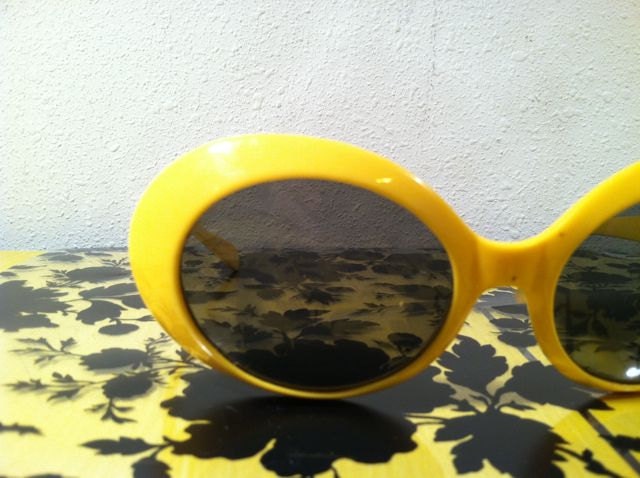 Vintage MOD YELLOW SUNGLASSES / Hot Retro 1960s / Made in Italy