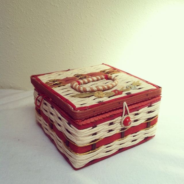 Adorable VINTAGE SEWING BOX / Red and White Notions Basket