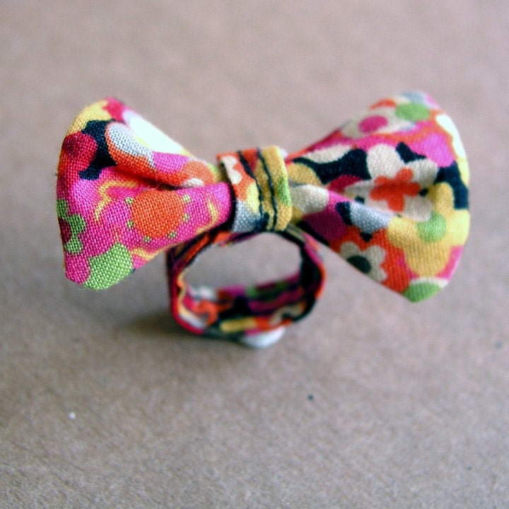 Bow Tie Ring flowers size 6