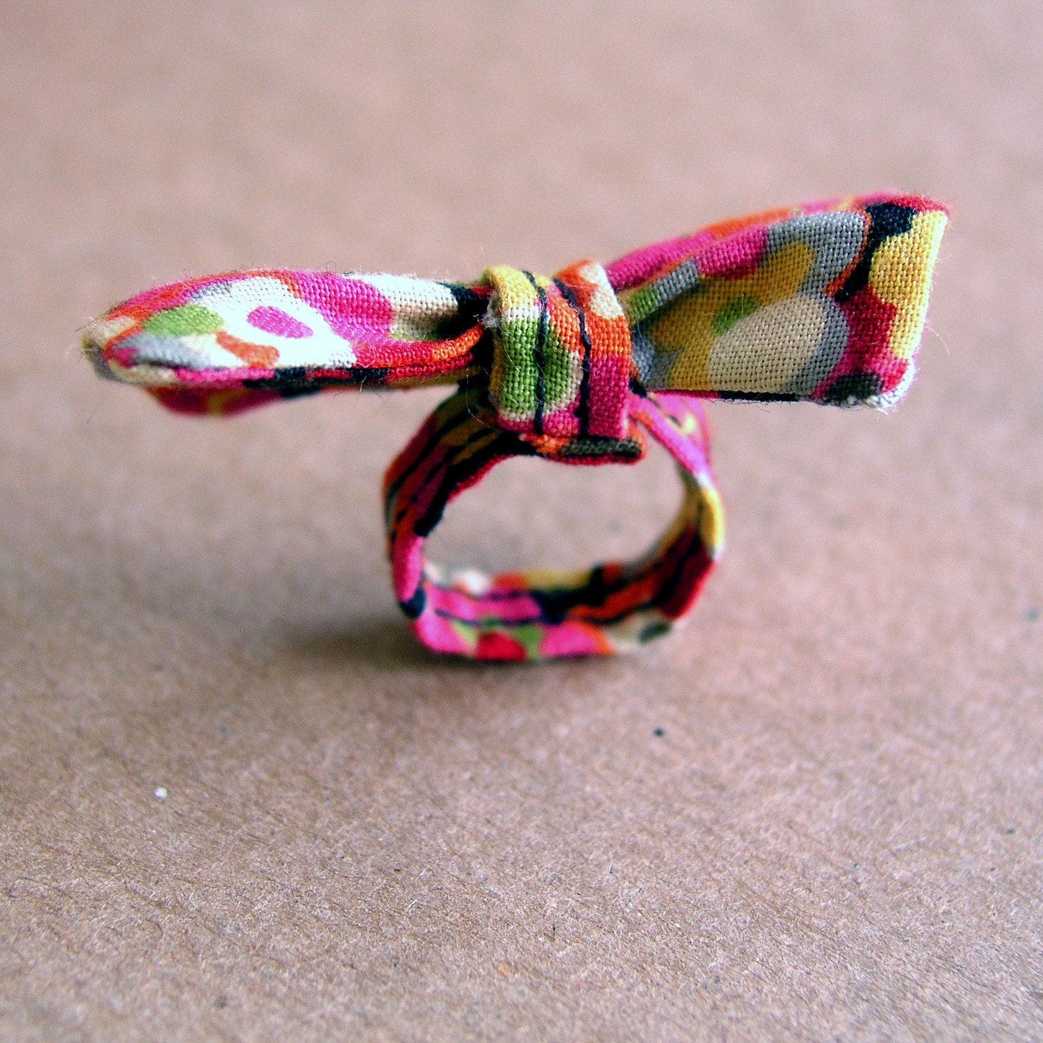 Bow Tie Ring flowers size 6