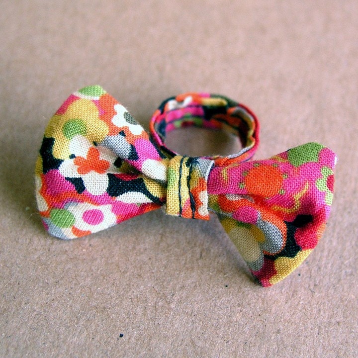 Bow Tie Ring flowers size 6