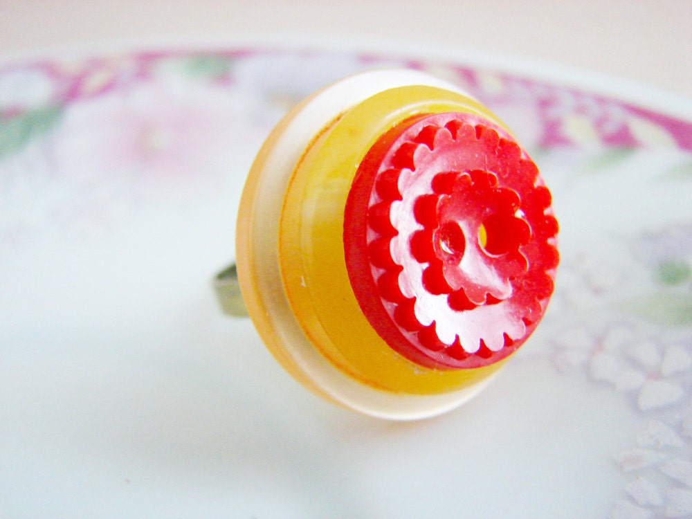 Vintage Button Flower Ring, Fiery Core Red, Orange, Yellow, Gold