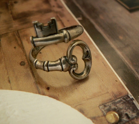 vintage skeleton key ring