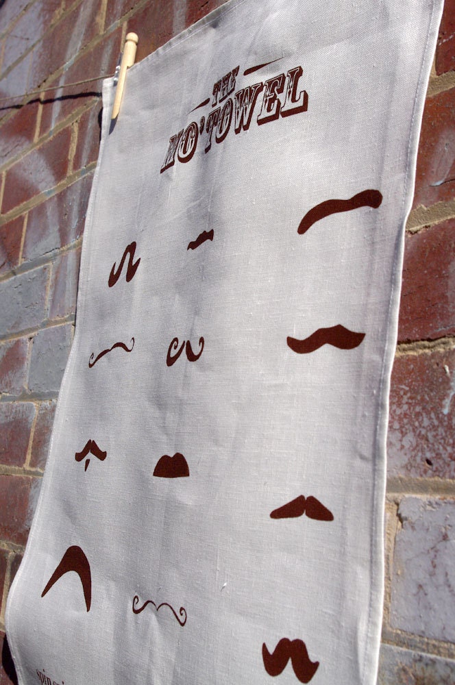 The Mo' Towel (Chocolate on White Linen)