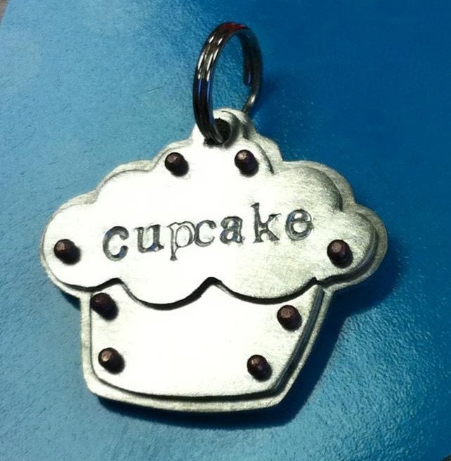 Cupcake tag, your pets name and number