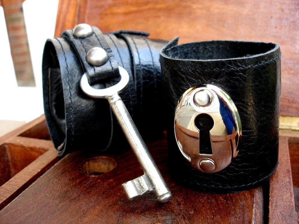 Black Leather Cuff Set with Vintage Key and Keyhole - Steampunk Love Cuffs