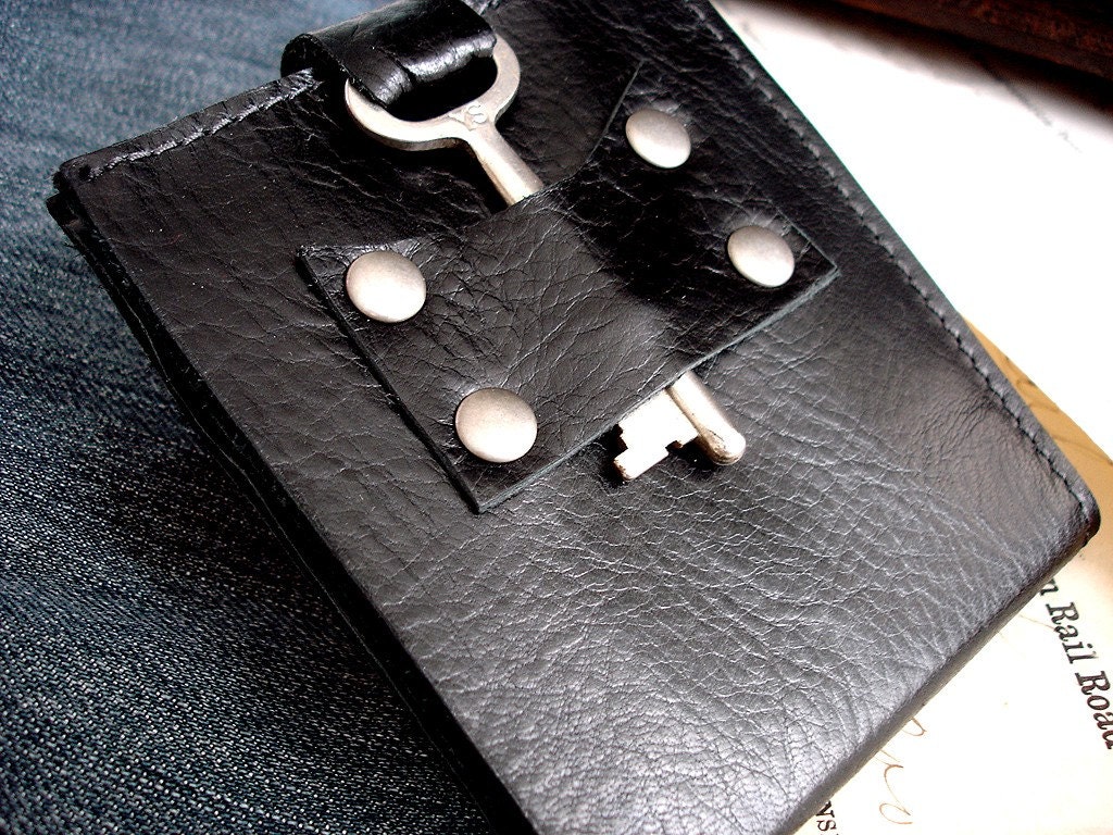 Men's Black Leather Wallet with Vintage Skeleton Key - Steampunk Bifold