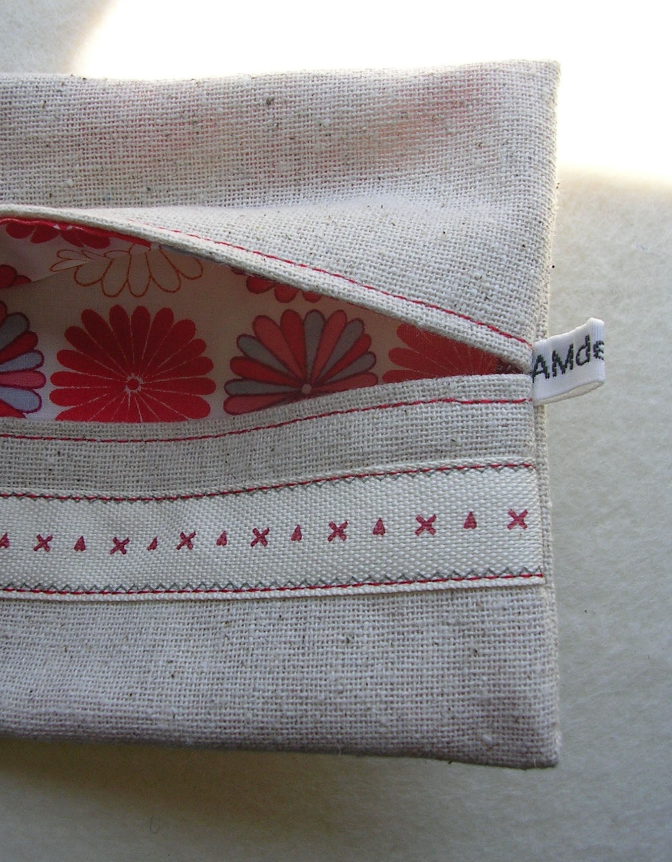 Pocket Tissue Holder - Kiss