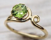Handmade Peridot Ring in 18k Gold