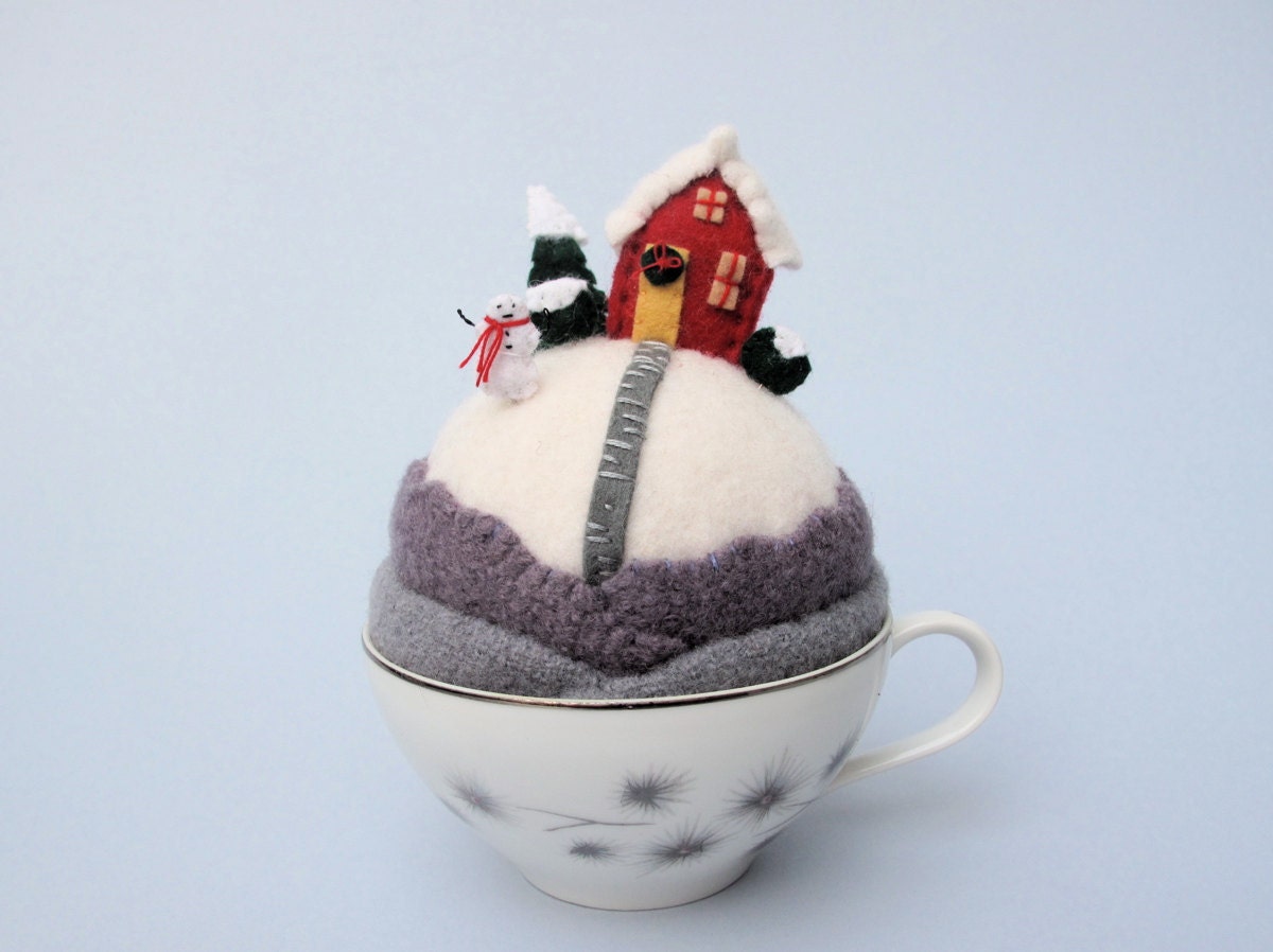 Pincushion Tiny World- snowy hill