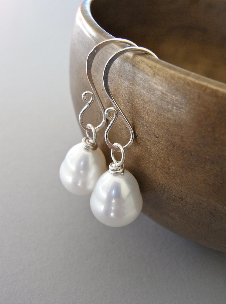 Earrings - goldfill, south sea shell pearl, ivory teardrop - Rococo