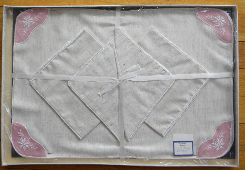Vintage Linen and Pink 4 Placemats, 4 Napkins NIP