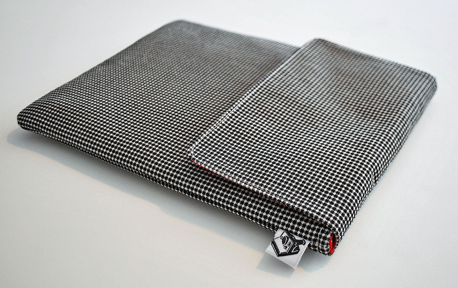 Ipad cover / Ipad sleeve / Ipad case / padded bag for tablets / net books--- Tiny houndstooth