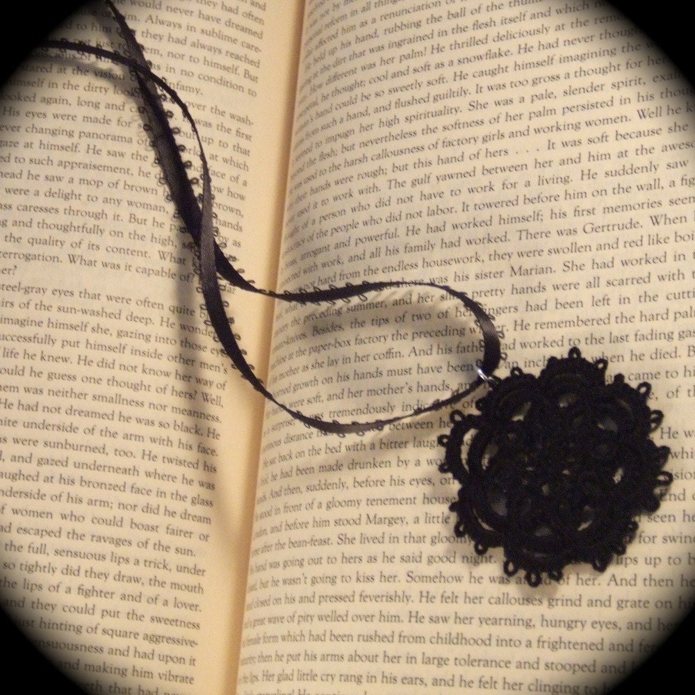 Tatted Lace Pendant - Fully Bloomed