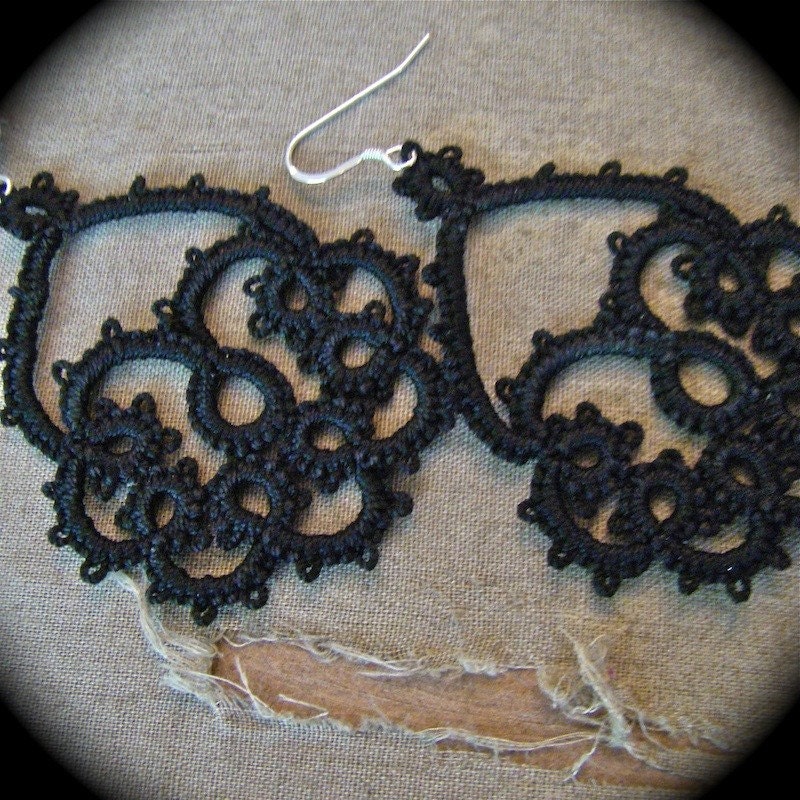 Tatted Lace Earrings - Scallop - Black