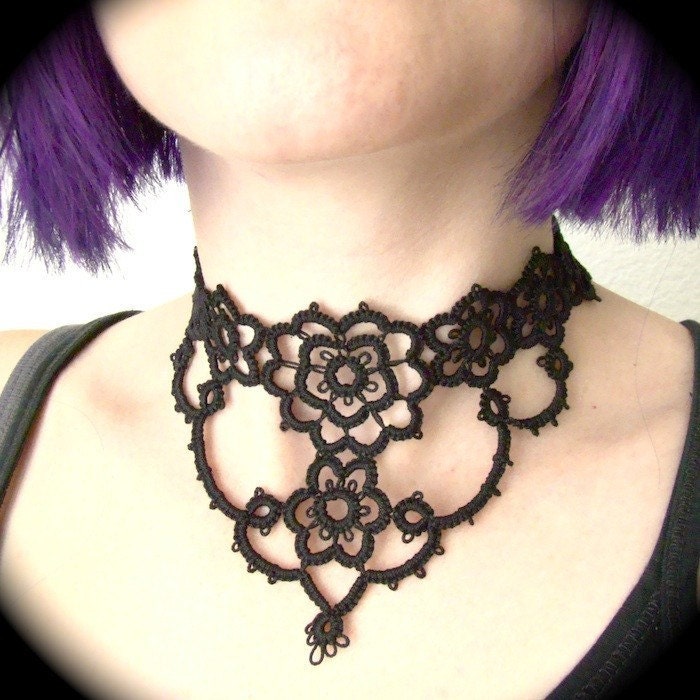 Tatted Choker Necklace - Grand Victorian Daisy Two