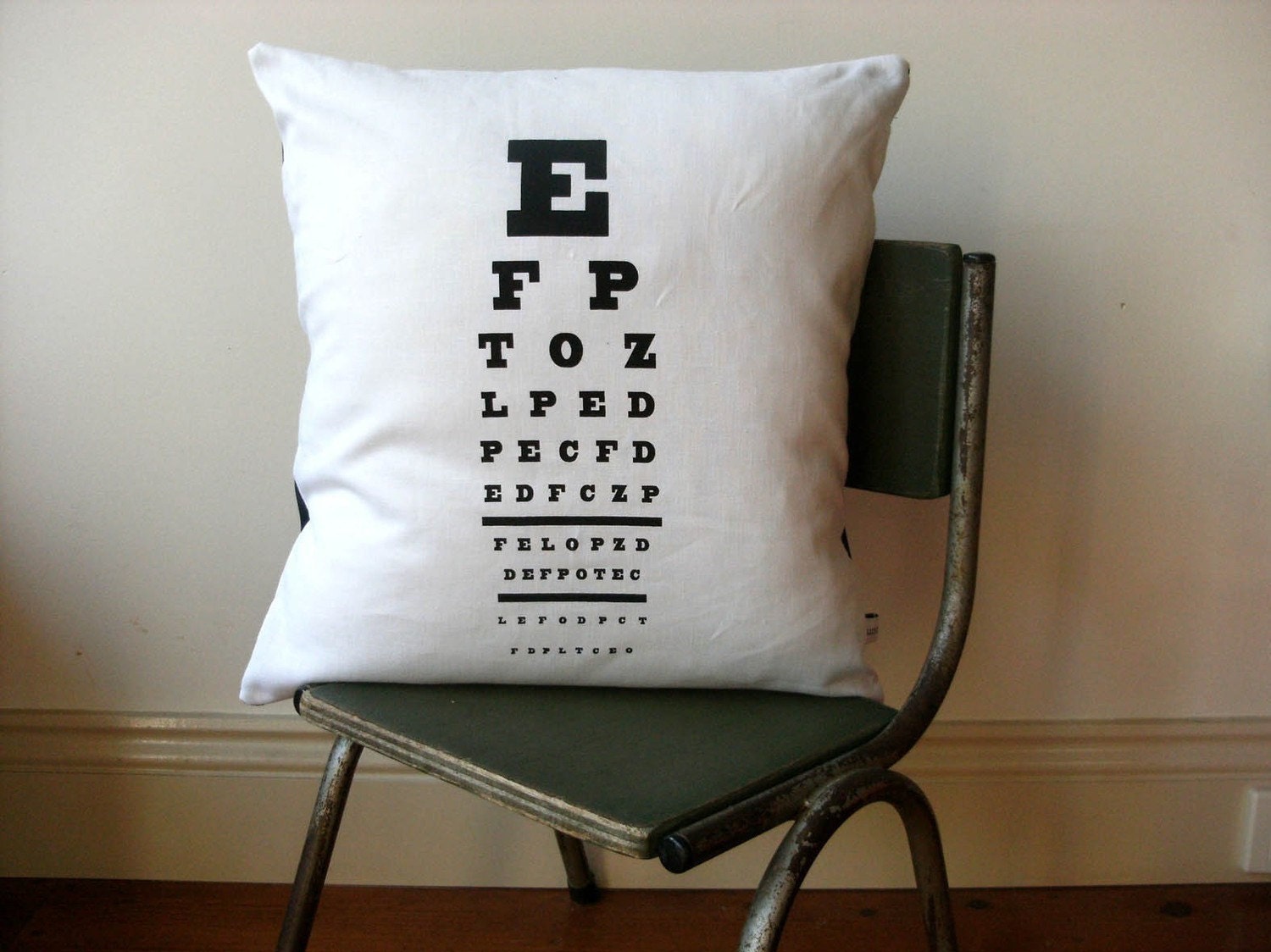 EYECHART Cushion