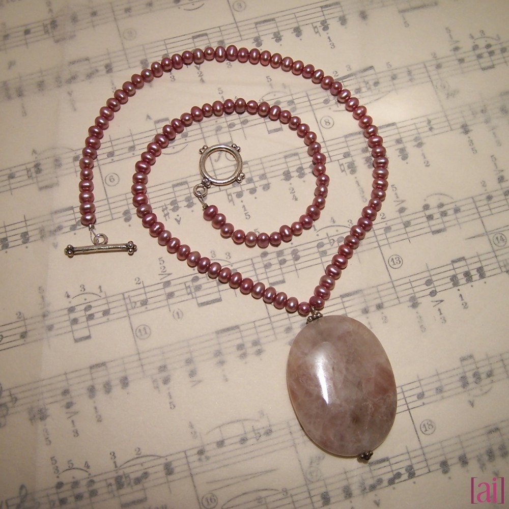 Dagmara - Peach moonstone and pearl necklace