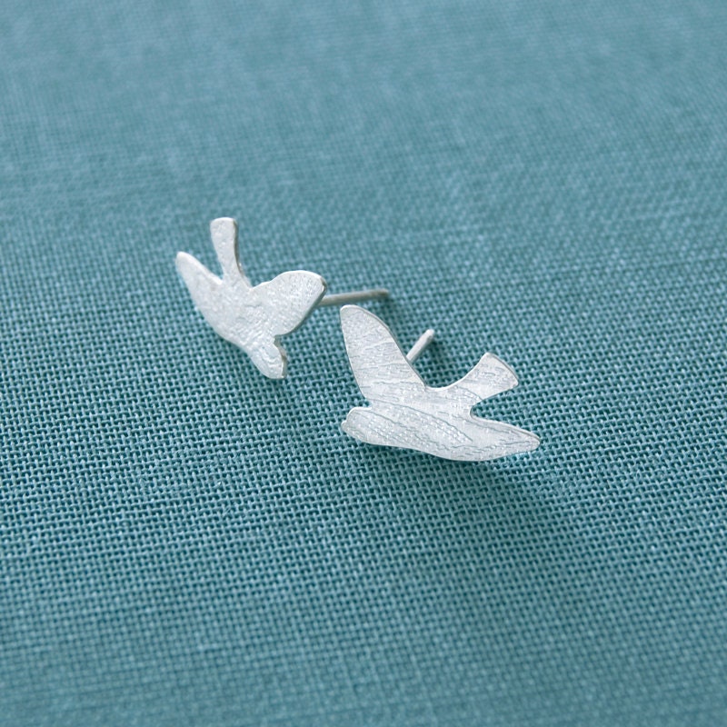 Flying birds post earrings - matte silver