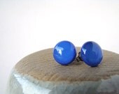 cobalt blue round glass stud earrings 10 mm