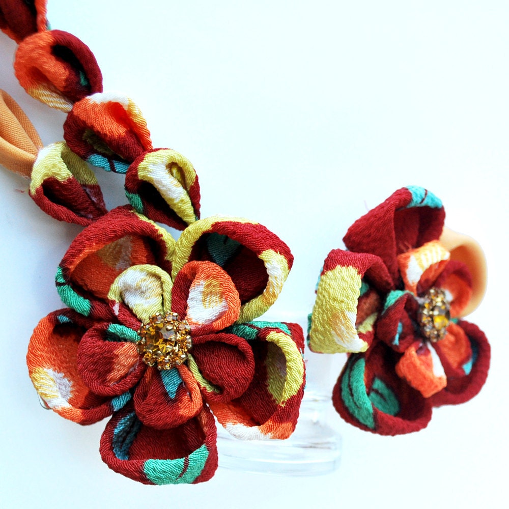 Scarlet Dangling Tsumami Kanzashi Clip. Red Poppy, Twin Suns.