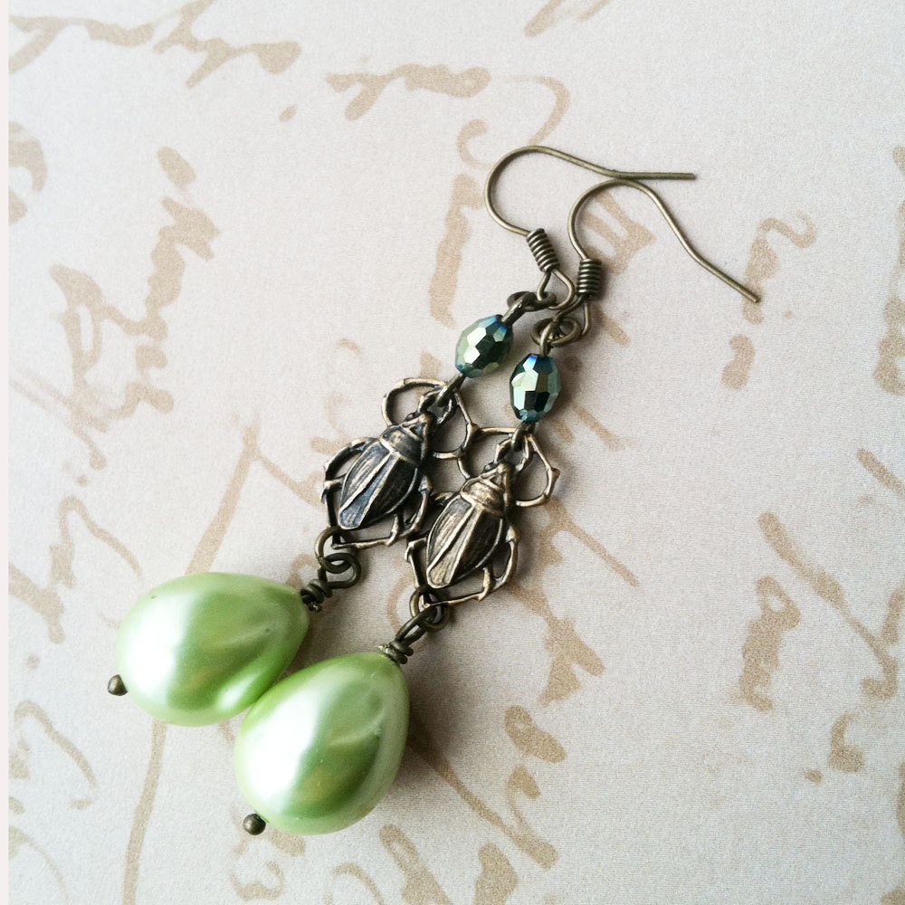 Green Pearl Scarab Dangle Earrings - Egyptian - Bug Earrings - pulpsushi