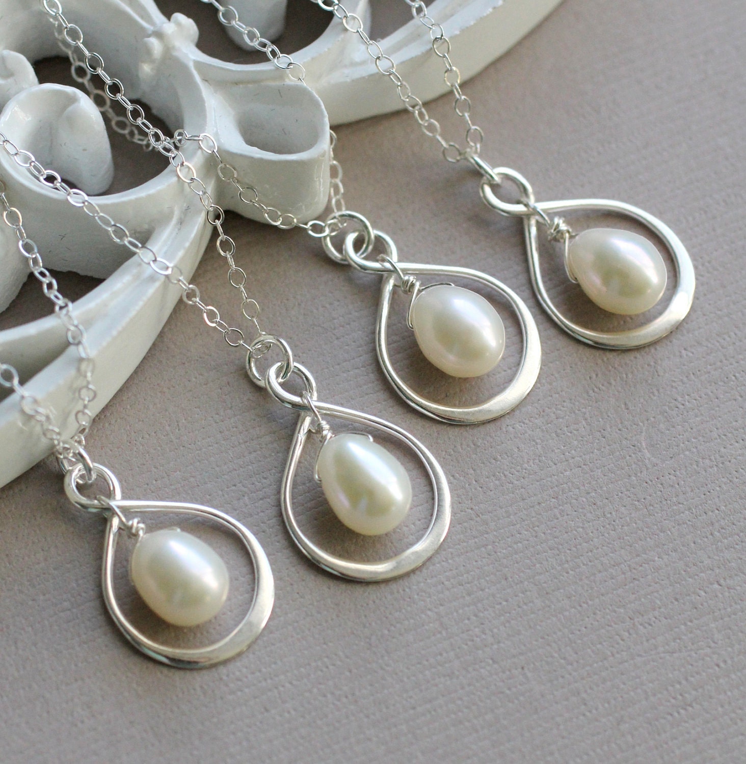 Bridesmaid Infinity Necklaces, Set of FOUR (4), Pearl Bridesmaid Gift Set, Silver Infinity Pendant, Teardrop Pearl, Pearl Eternity Necklace