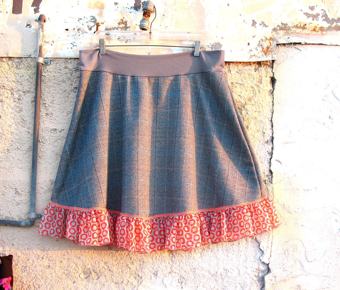 In Canteloupe Sugar Plus Size Skirt - 1970s vintage fabric menswear plaid office fashion - 1X 2X Coral & Gray Plaid skirt ruffle clothing