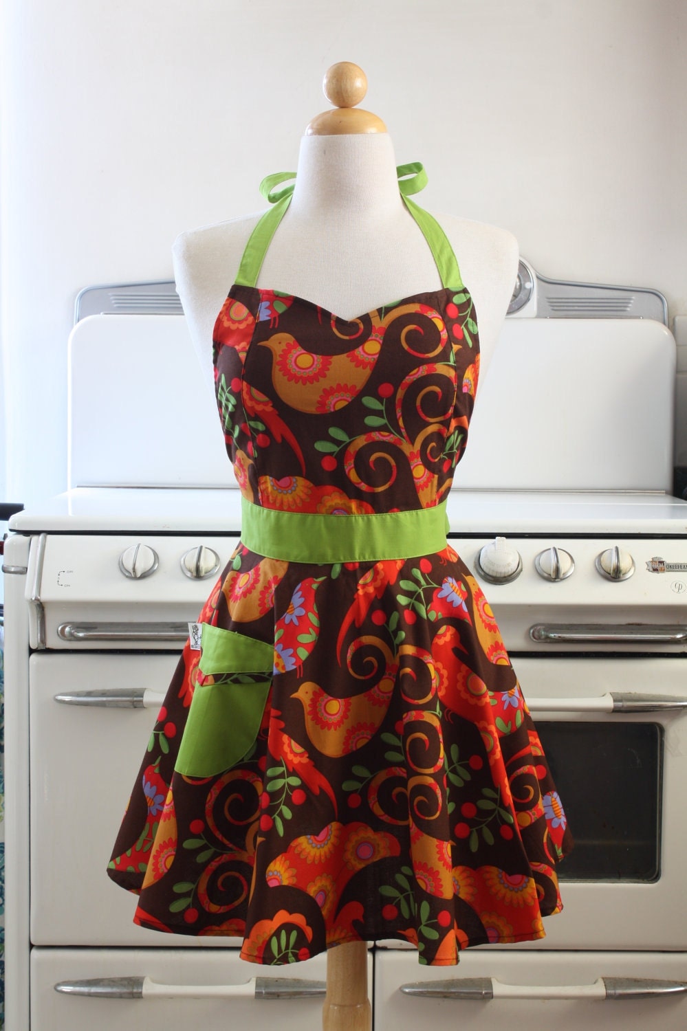 Retro Apron Sweetheart Neckline Pretty Bird Full Apron BELLA