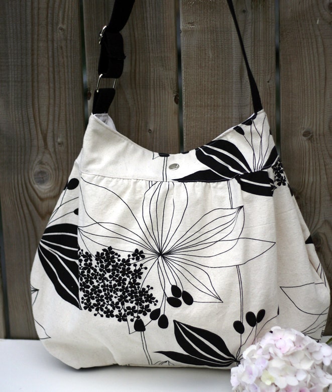 Messenger Shoulder Bag Montague Street Bag in Fleur Noir Market Bag