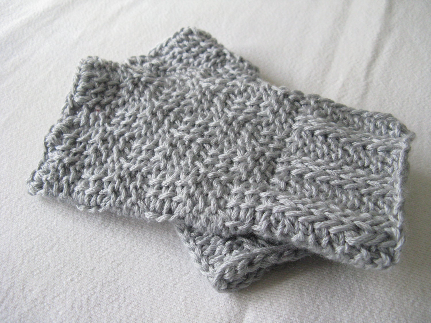 Basketweave Crochet Wristwarmers Pattern - Silver Grey