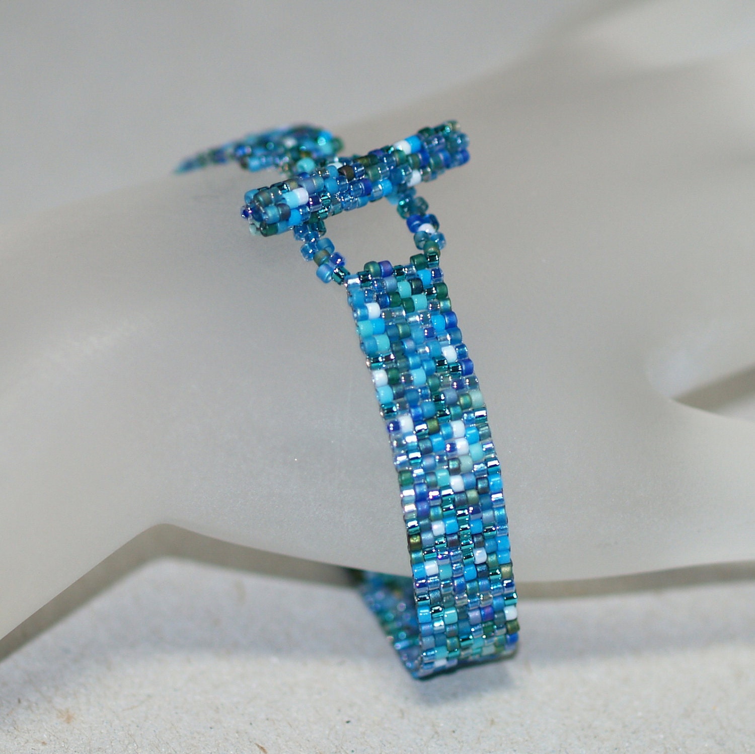 Teal ... Peyote Bracelet . Narrow . Shiny . Shades of Blue . Aqua . Turquoise . Green . Oceanic . Simple . Modern . Elegant . Chic