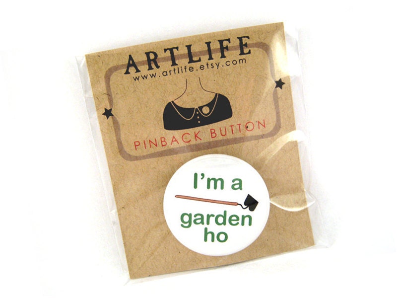 Pinback button badge - I'm a garden ho - PACKAGED - Inexpensive Fun Gift
