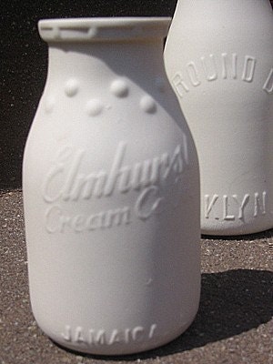 NYC themed porcelain milk bottle vase set