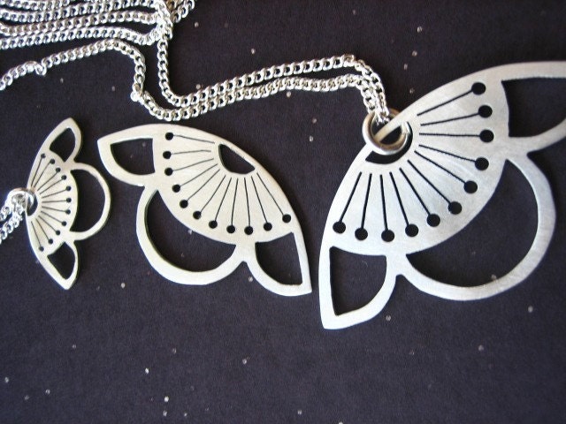 Large Moeko Pendant on Long Thin Chain
