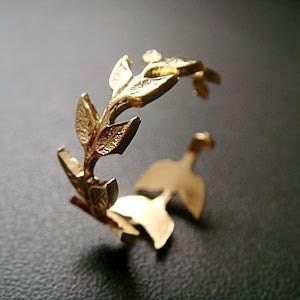 arwen . gold leaf branch ring