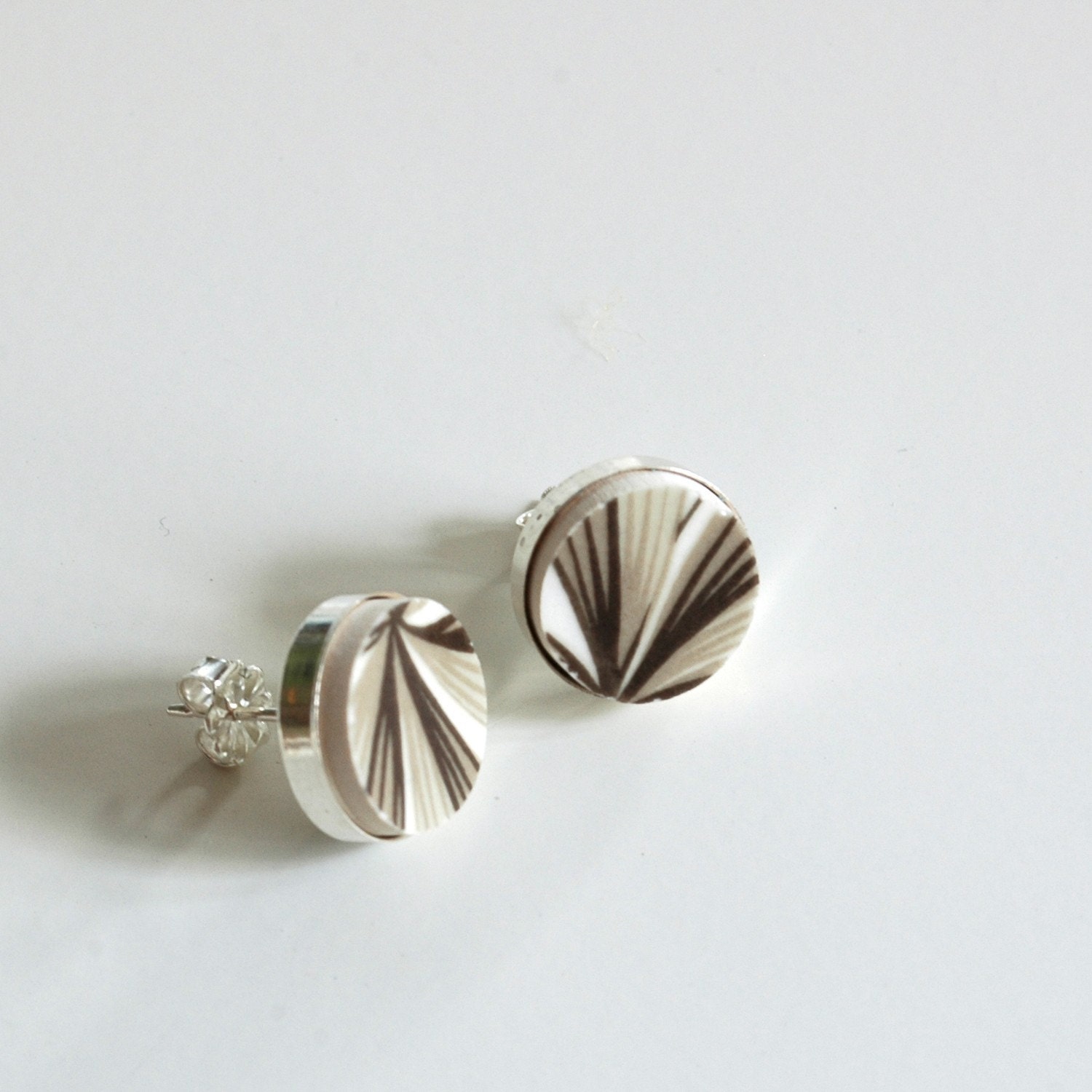 Simple Circle Sterling Silver Recycled Plate Stud Earring - Brown Grey Leaf