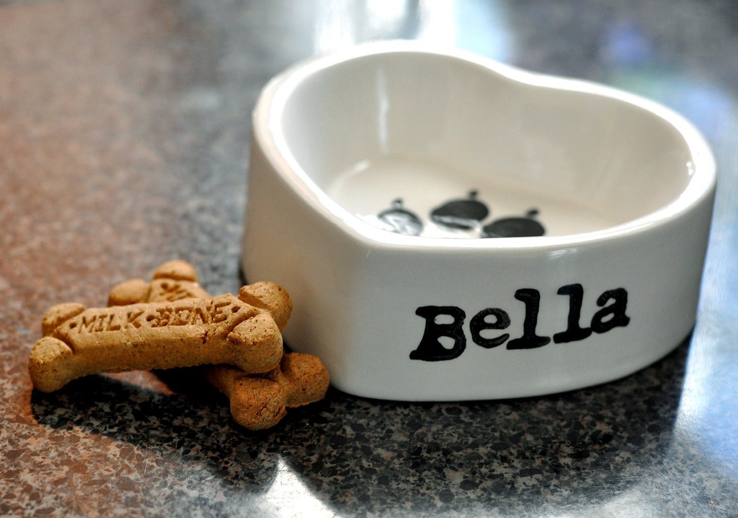 black and white Custom heart shape pet dish personalized bowl for dog or cat