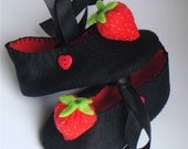Black Felt Strawberry Baby Shoes/Booties