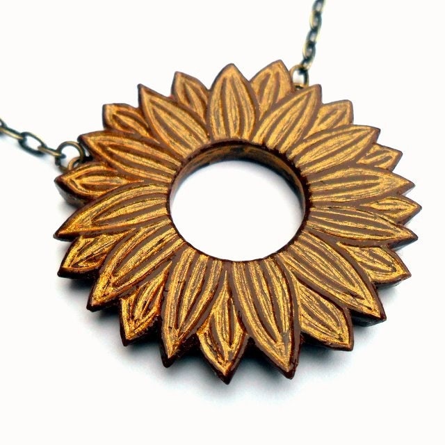 20% OFF SALE - Metallic Gold Daisy Necklace - He Loves Me, He Loves Me Not