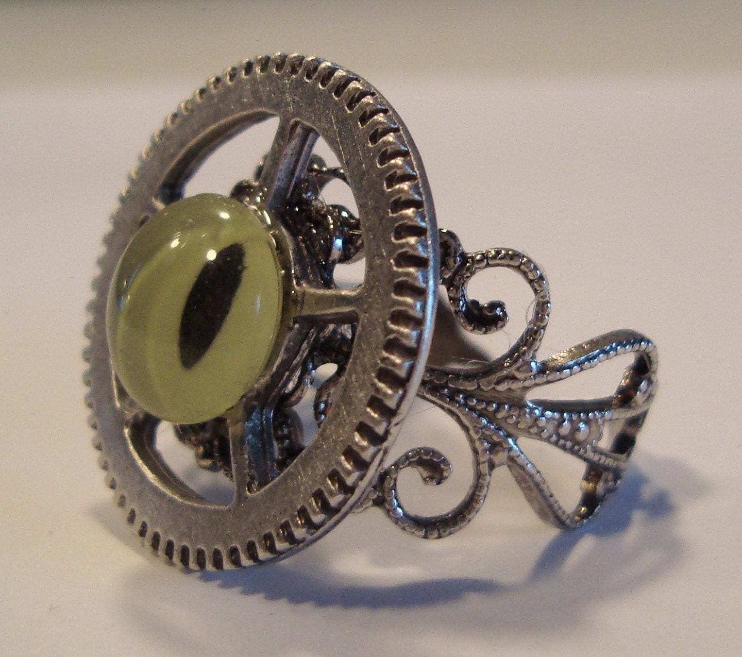 Victorian Steampunk REPTILICUS MACHINUS Green Reptile or Dragon Glass Eye Gear Watch Clock Ring