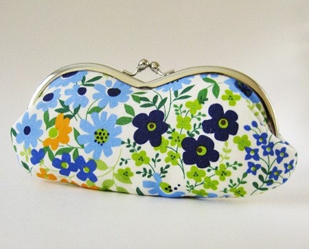 RESERVED for bRainbowshop (eyeglass case - retro meadow)