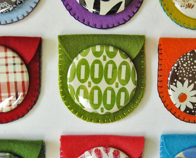 Pocket mirror in felt case - Green square ovals